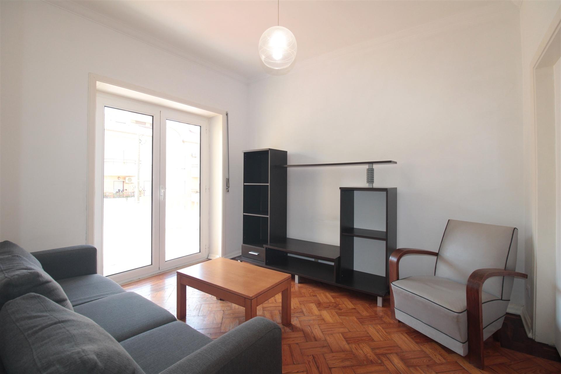 Apartamento T4 mobilado, no Bairro Norton de Matos