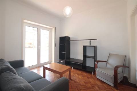 Apartamento T4 mobilado, no Bairro Norton de Matos