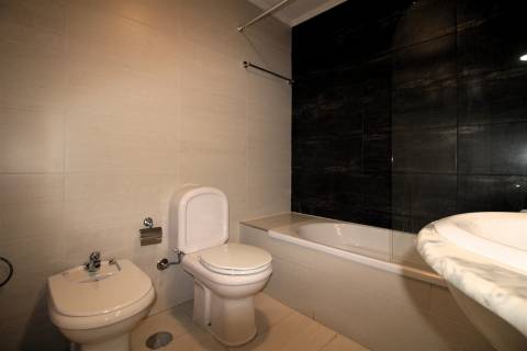 Apartamento T4 mobilado, no Bairro Norton de Matos