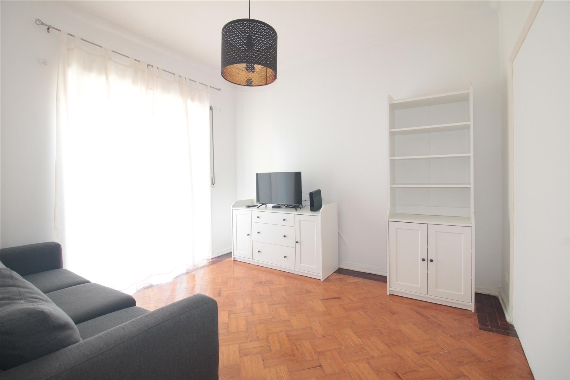 Apartamento T4 mobilado, no Bairro Norton de Matos