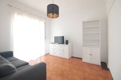 Apartamento T4 mobilado, no Bairro Norton de Matos