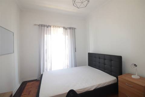 Apartamento T4 mobilado, no Bairro Norton de Matos