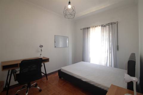 Apartamento T4 mobilado, no Bairro Norton de Matos