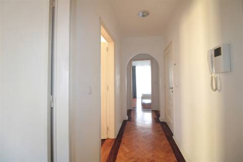 Apartamento T4 mobilado, no Bairro Norton de Matos