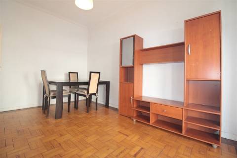 Apartamento T3, mobilado no Bairro Norton de Matos