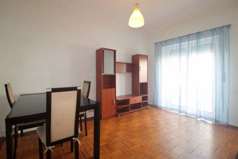 Apartamento T3, mobilado no Bairro Norton de Matos