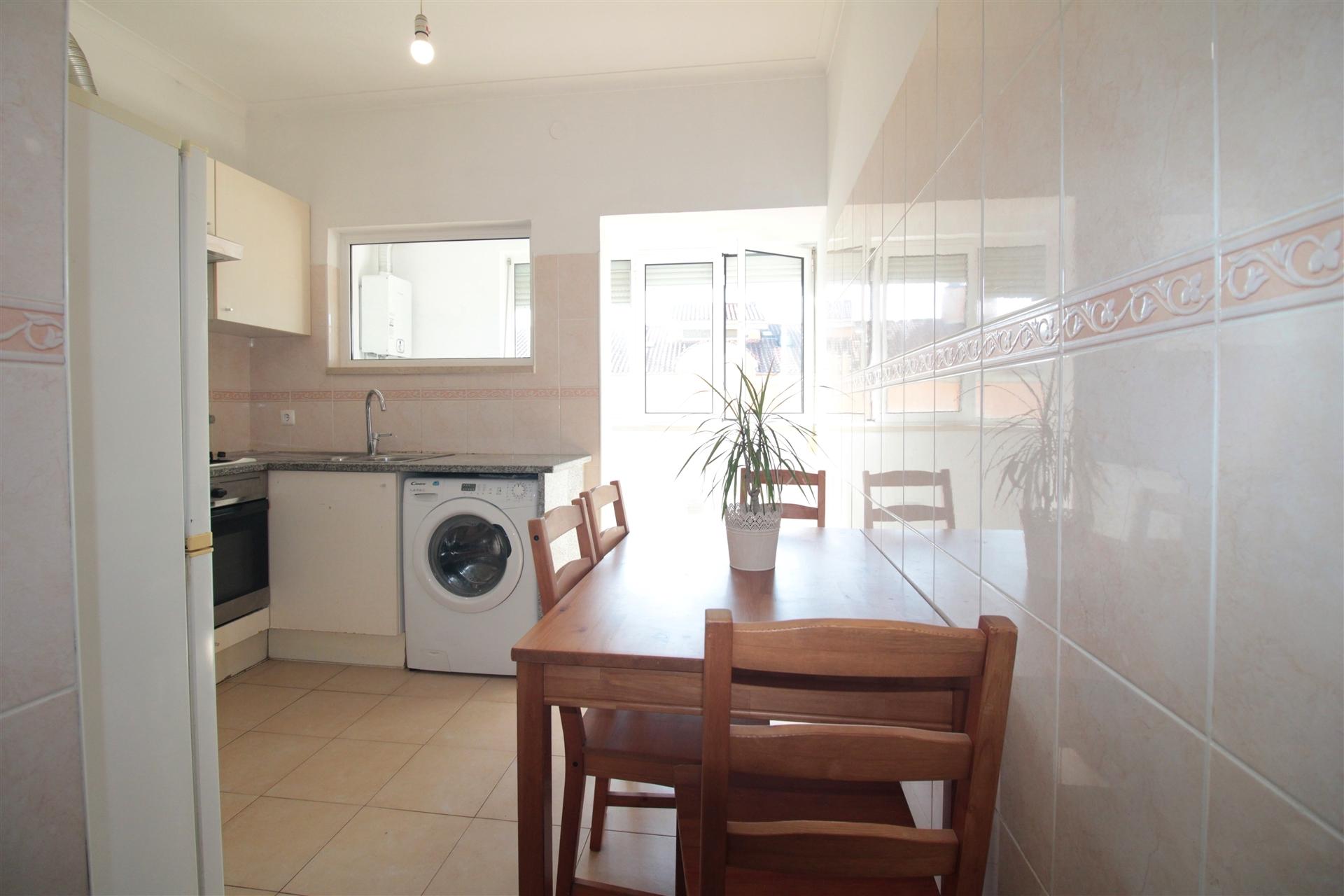 Apartamento T3, mobilado no Bairro Norton de Matos