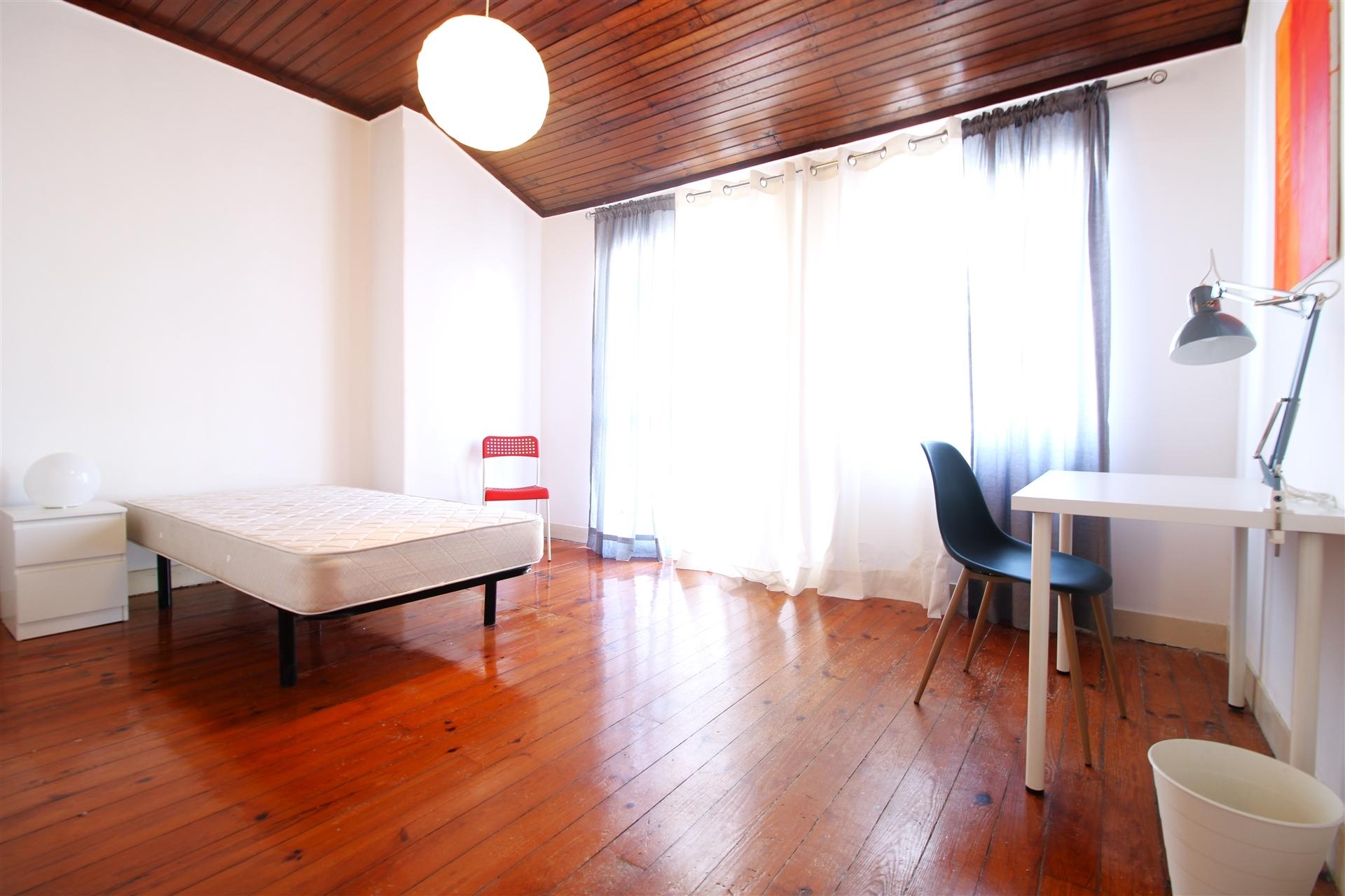 Quarto com varanda Pólo I