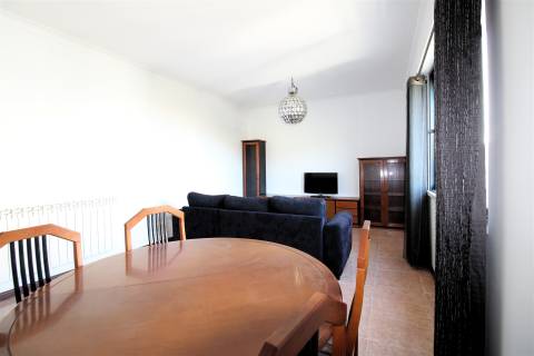 Apartamento T2 com garagem