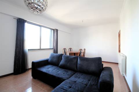 Apartamento T2 com garagem