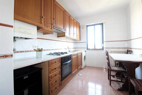 Apartamento T2 com garagem