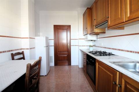 Apartamento T2 com garagem