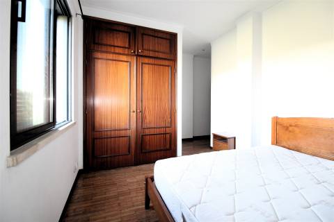 Apartamento T2 com garagem