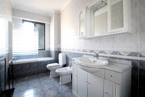 Apartamento T2 com garagem