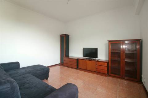Apartamento T2 com garagem - Urbanização Gorgulão II