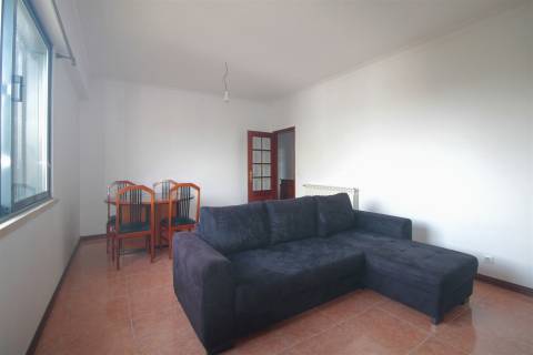 Apartamento T2 com garagem - Urbanização Gorgulão II