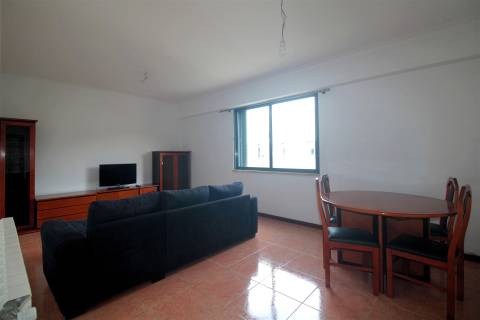 Apartamento T2 com garagem - Urbanização Gorgulão II