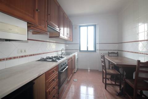 Apartamento T2 com garagem - Urbanização Gorgulão II