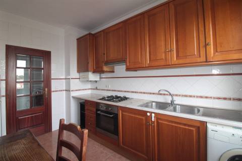 Apartamento T2 com garagem - Urbanização Gorgulão II