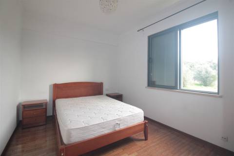 Apartamento T2 com garagem - Urbanização Gorgulão II