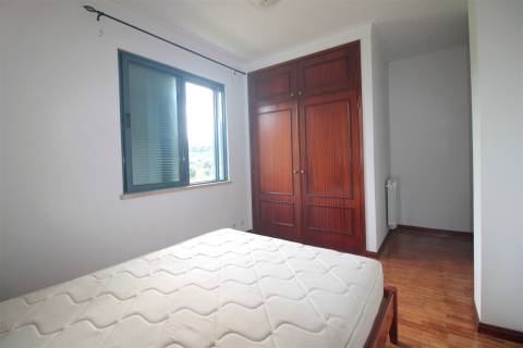 Apartamento T2 com garagem - Urbanização Gorgulão II