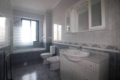 Apartamento T2 com garagem - Urbanização Gorgulão II