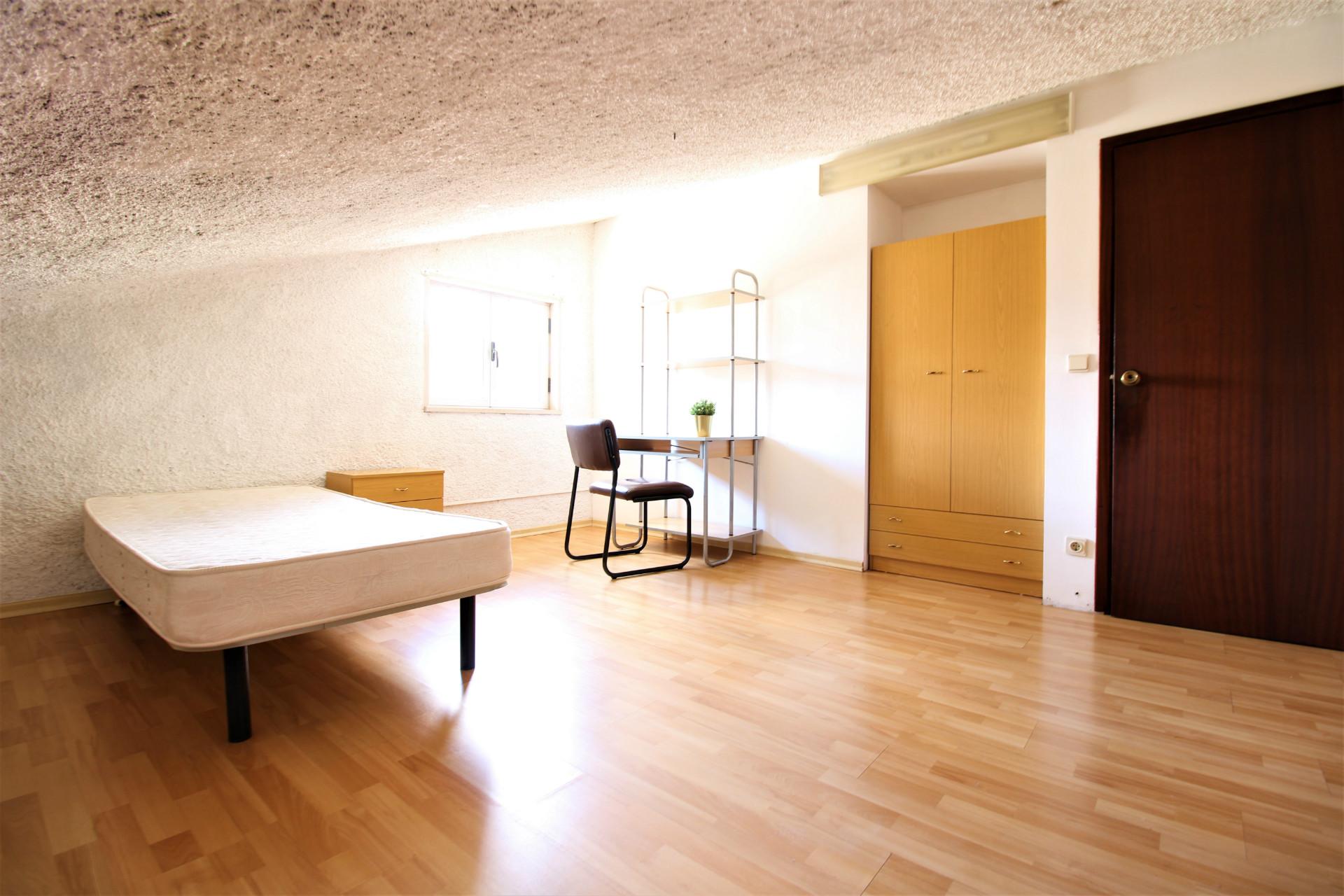 Quarto no Vale das Flores - ISEC - Polo II