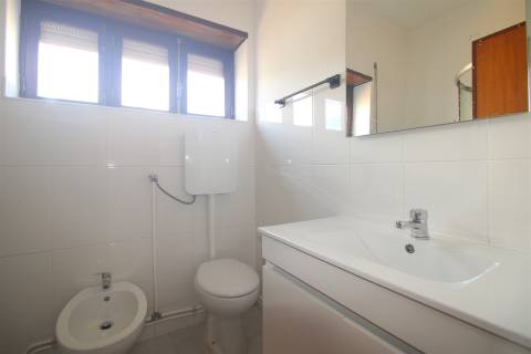 T2 com Garagem no Vale das Flores