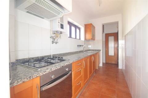 T2 com Garagem no Vale das Flores