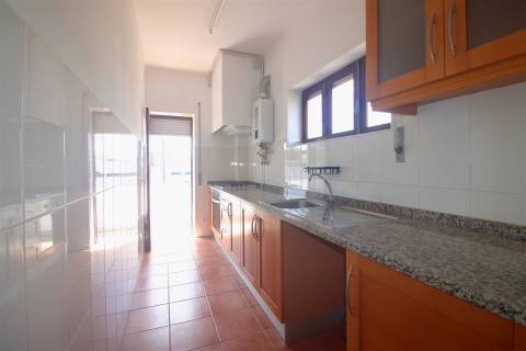 T2 com Garagem no Vale das Flores