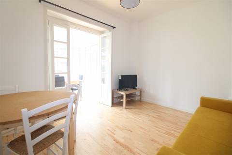 Apartamento T4 próximo Faculdade de Economia