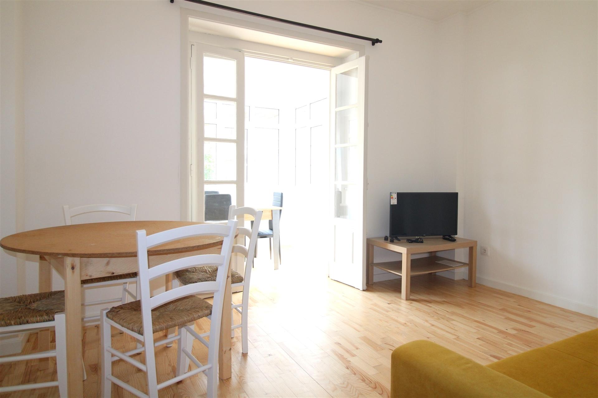 Apartamento T4 próximo Faculdade de Economia