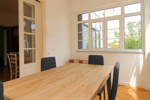 Apartamento T4 próximo Faculdade de Economia
