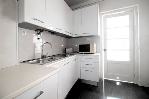 Apartamento T4 próximo Faculdade de Economia
