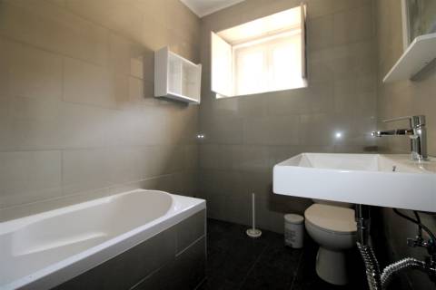 Apartamento T4 próximo Faculdade de Economia