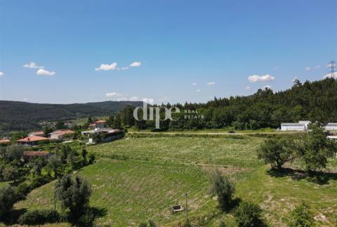 Quinta para restauro com 65.000 m2