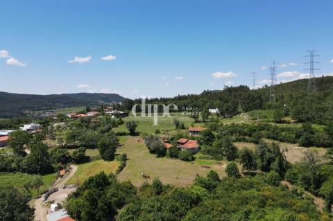 Quinta para restauro com 65.000 m2