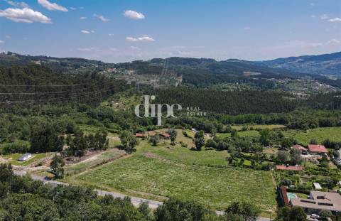 Quinta para restauro com 65.000 m2