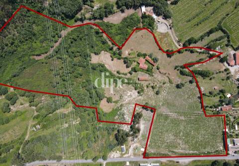 Quinta para restauro com 65.000 m2