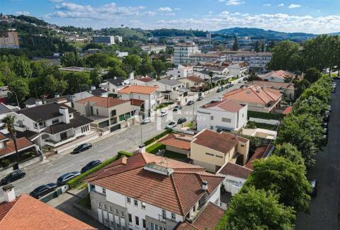Moradia individual junto ao Parque da Cidade