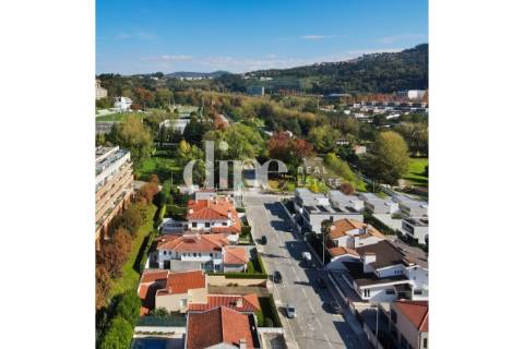 Moradia individual junto ao Parque da Cidade