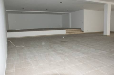 Loja com 220 m2 em Guimarães