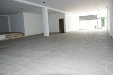 Loja com 220 m2 em Guimarães