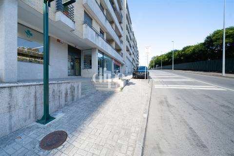 Loja com 220 m2 em Guimarães