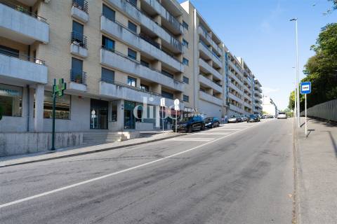 Loja com 220 m2 em Guimarães