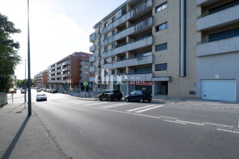 Loja com 220 m2 em Guimarães