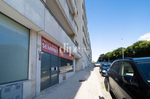 Loja com 220 m2 em Guimarães