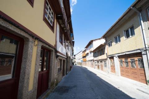 Prédio para restauro no centro de Guimarães