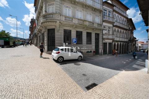 Prédio para restauro no centro de Guimarães