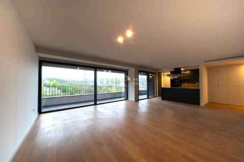 Apartamento T3, novo, no Salgueiral